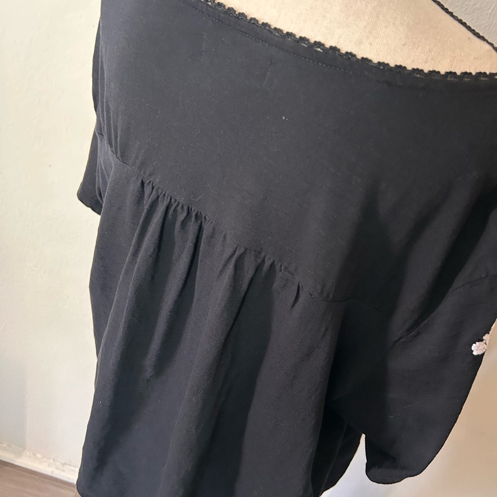 Black White Romantic Embroidered Boho Prairie Top Floral Coastal Size 2X - Picture 4 of 6